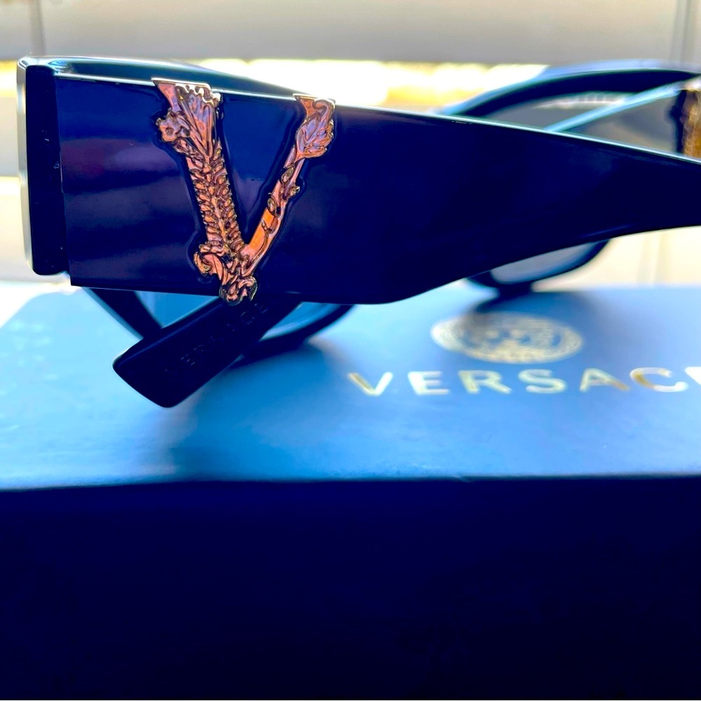 ❌SOLD❌ New Versace Sunglasses - Picture 9 of 16